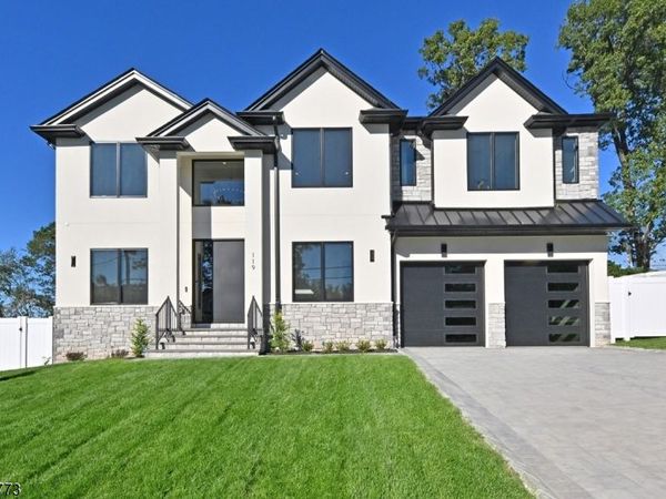 119 Arnot Pl, Paramus, NJ 07652