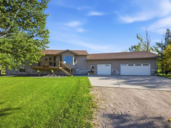 5606 57 1/2 Avenue N, Harwood, ND 58042