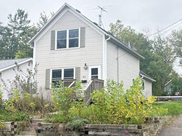 922 6th Street S, Stillwater, MN 55082