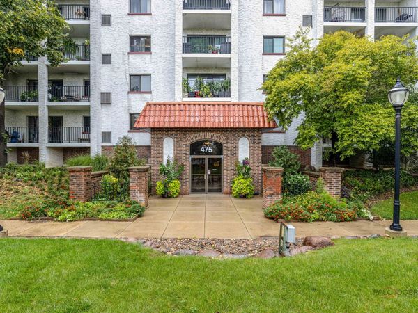 475 Plum Creek Drive, Unit 304, Wheeling, IL 60090