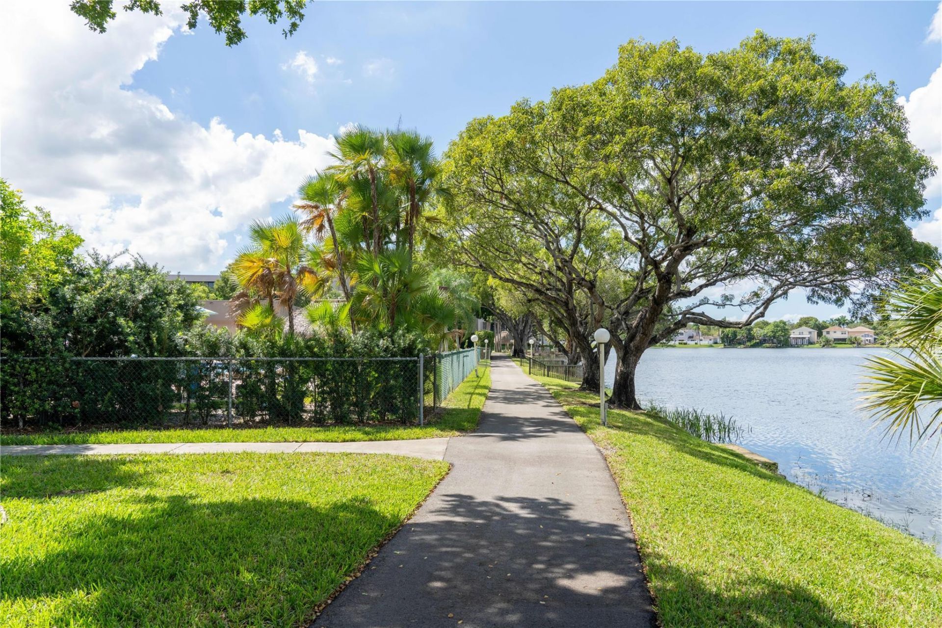 1101 Colony Point Circle, Unit 220, Pembroke Pines, FL 33026 Photo