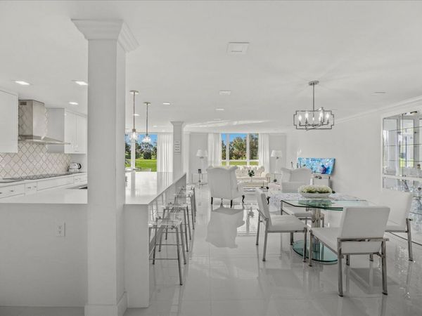 5390 WOODLAND LAKES Drive, Unit 105, Palm Beach Gardens, FL 33418