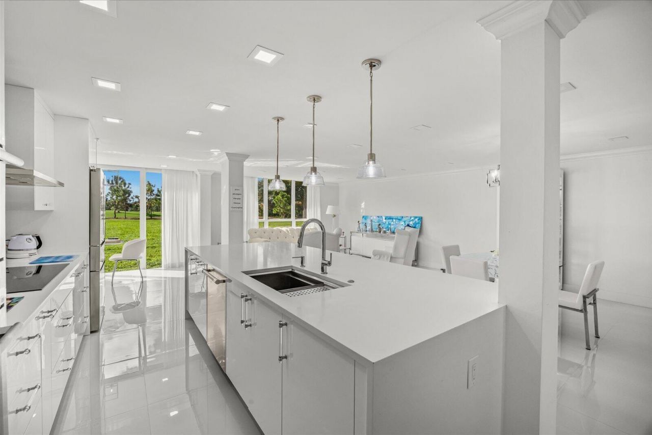 5390 Woodland Lakes Drive, Unit 105, Palm Beach Gardens, FL 33418 Photo