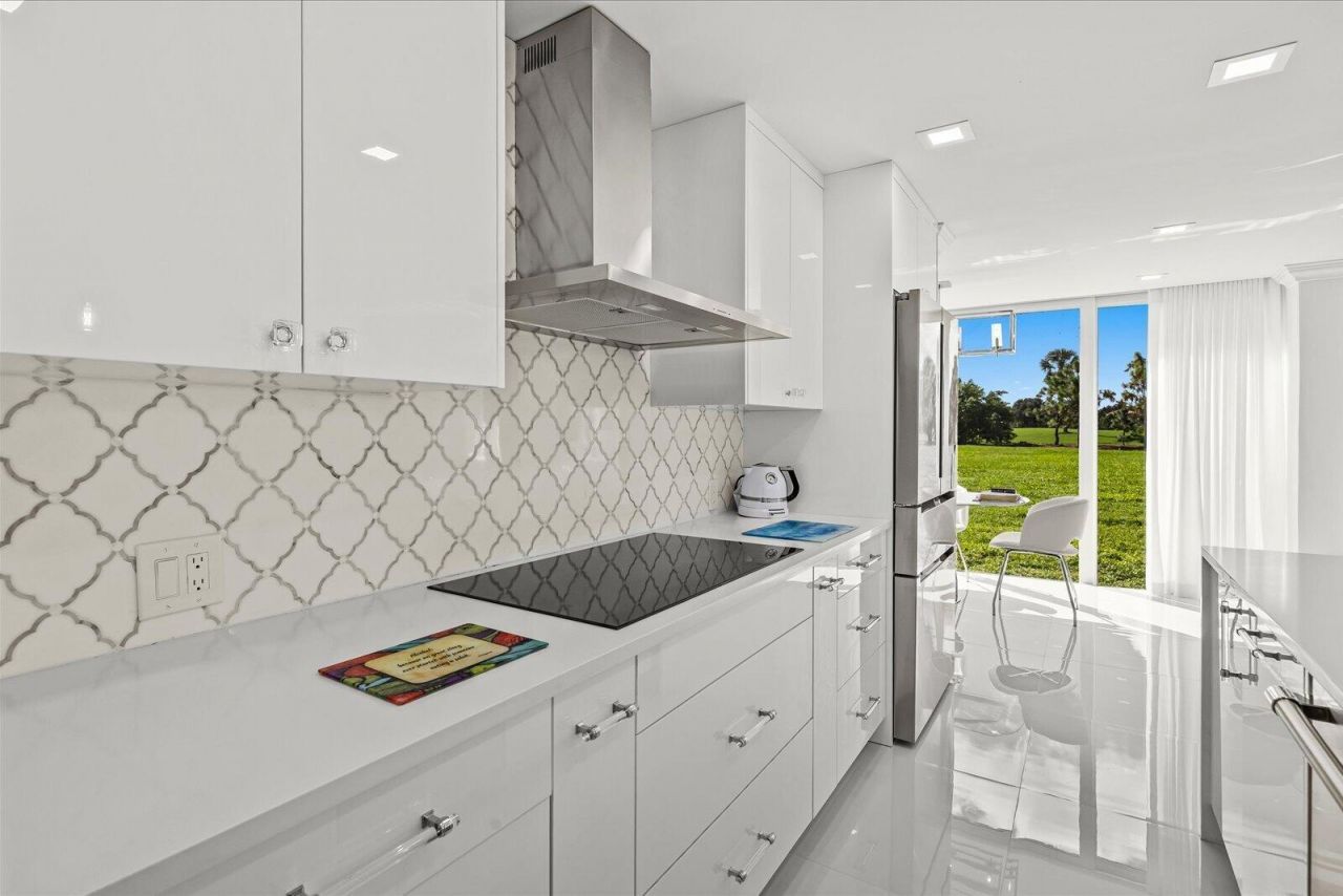 5390 Woodland Lakes Drive, Unit 105, Palm Beach Gardens, FL 33418 Photo