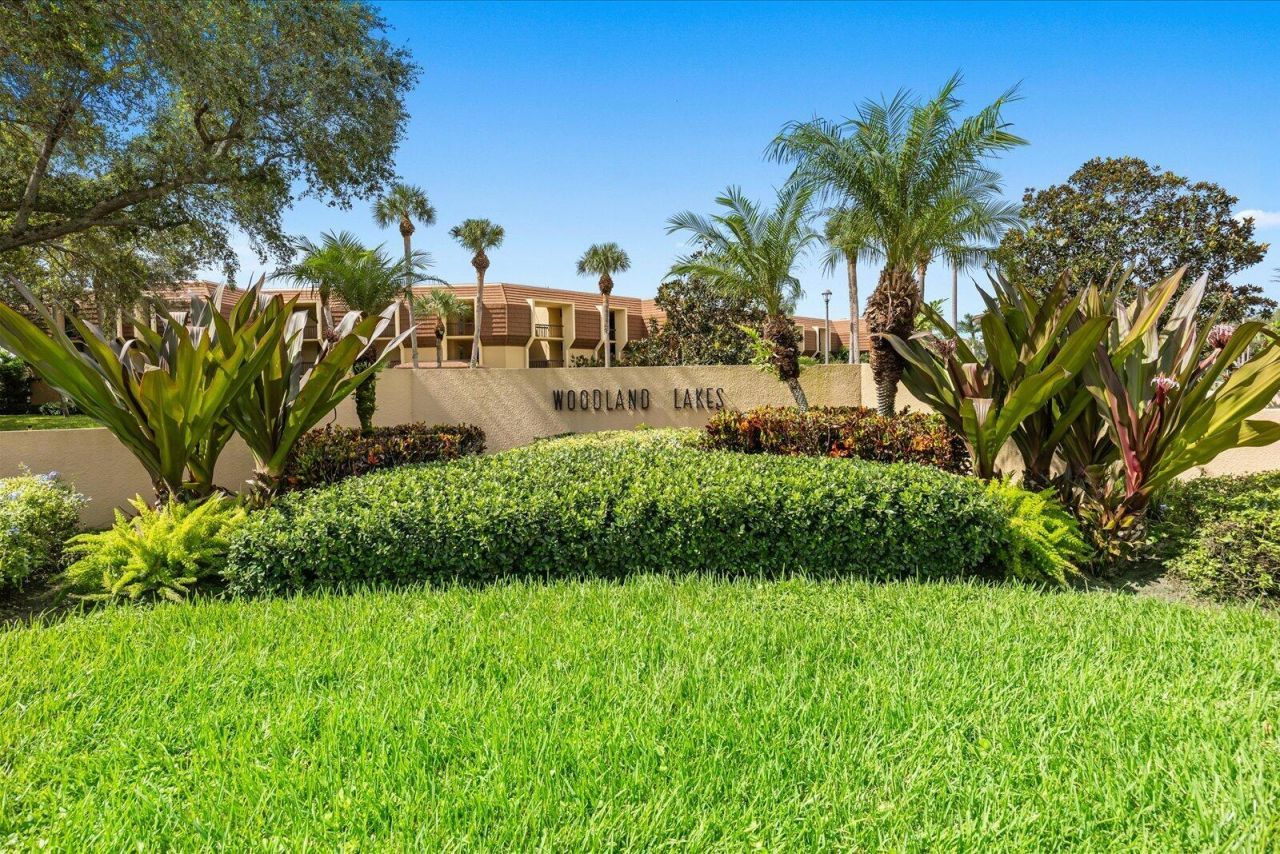 5390 Woodland Lakes Drive, Unit 105, Palm Beach Gardens, FL 33418 Photo