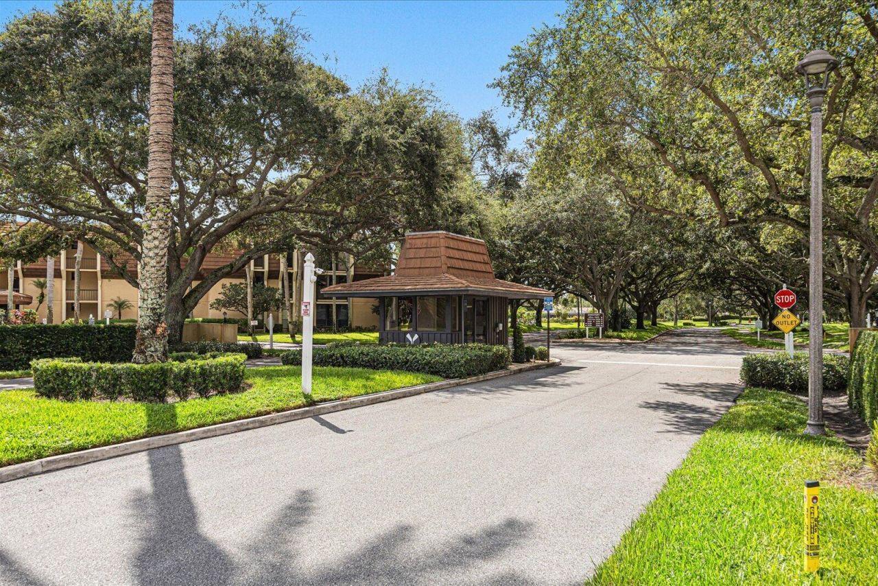 5390 Woodland Lakes Drive, Unit 105, Palm Beach Gardens, FL 33418 Photo