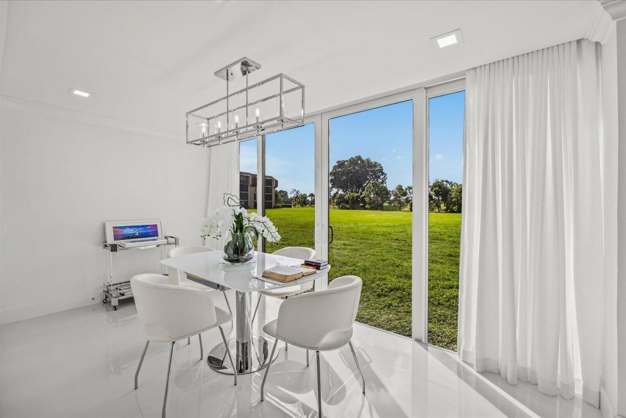 5390 Woodland Lakes Drive, Unit 105, Palm Beach Gardens, FL 33418 Photo