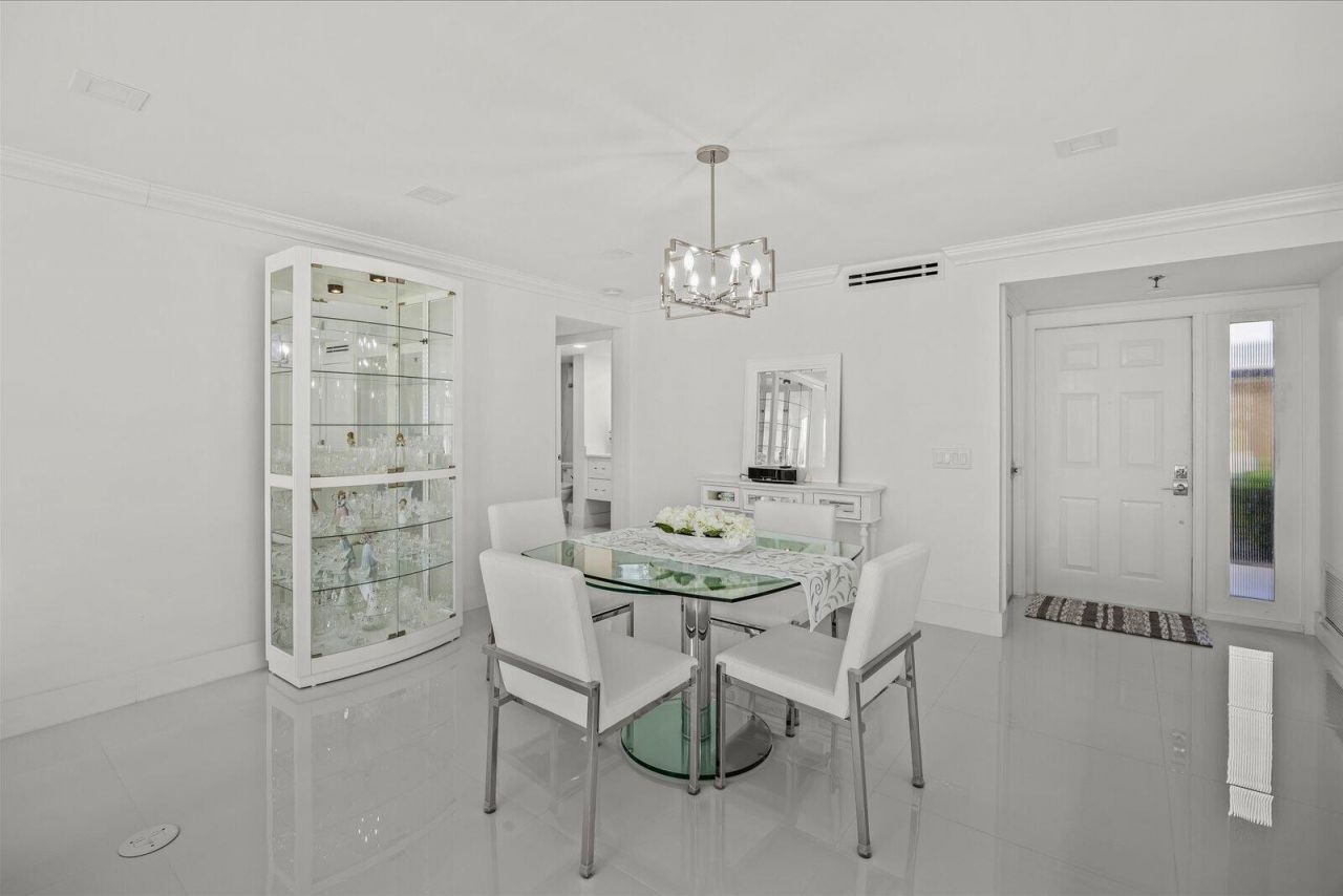 5390 Woodland Lakes Drive, Unit 105, Palm Beach Gardens, FL 33418 Photo