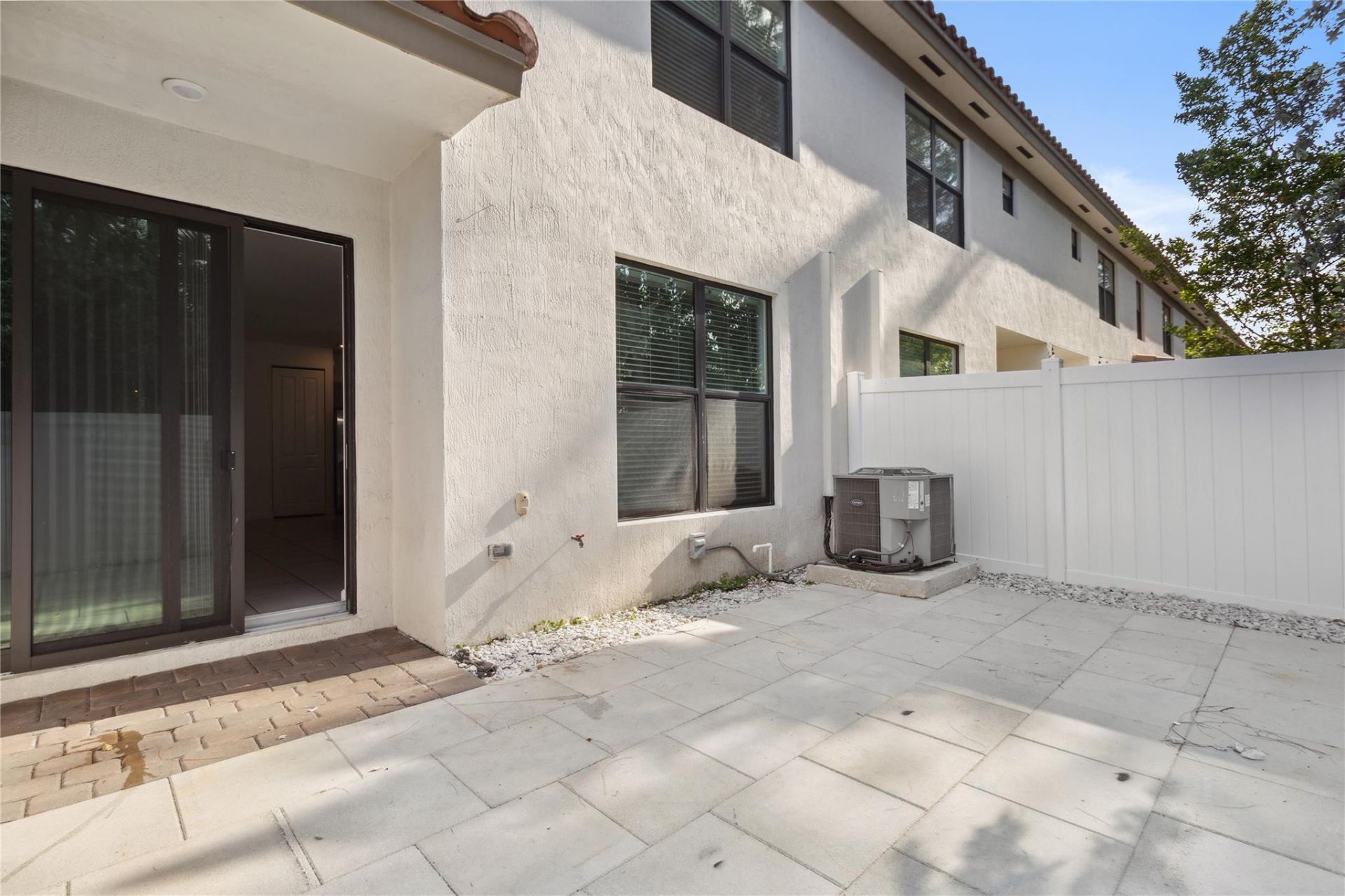 1002 Sweet Briar Lane, Riviera Beach, FL 33410 Photo