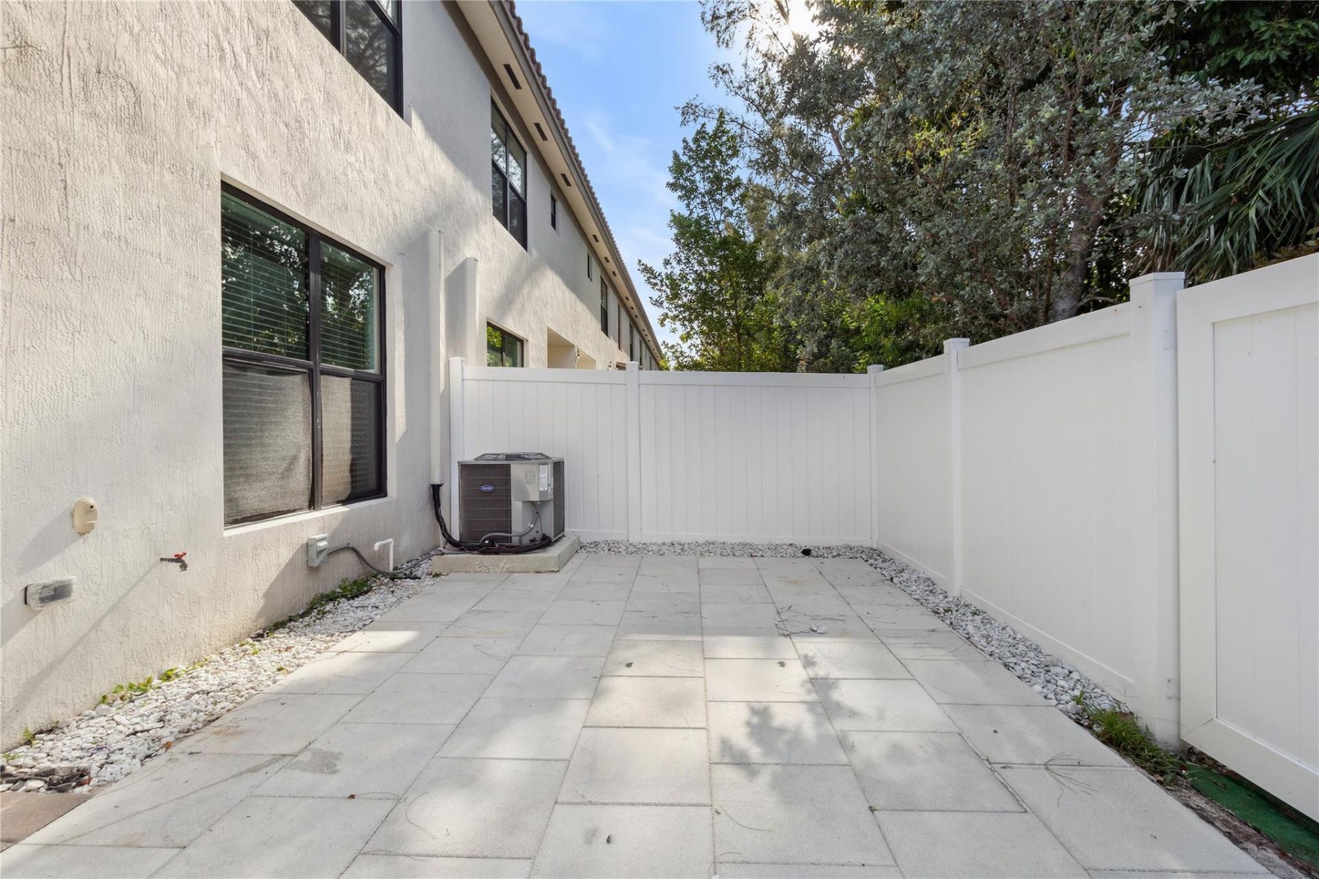 1002 Sweet Briar Lane, Riviera Beach, FL 33410 Photo