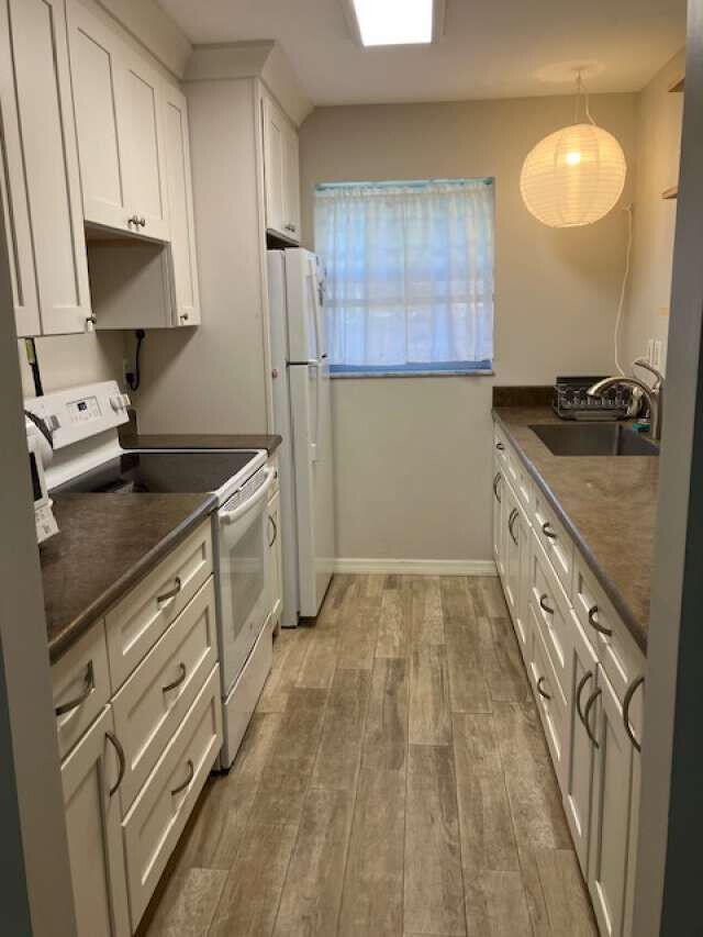 109 Lakes End Drive, Unit B, Fort Pierce, FL 34982 Photo