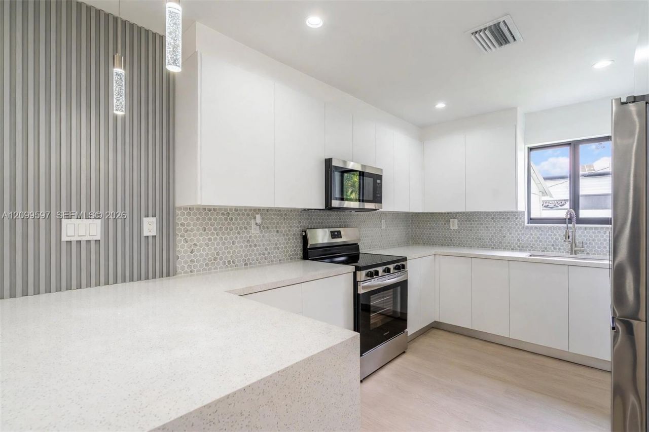 10 NW 100th St , Miami Shores, FL 33150 Photo
