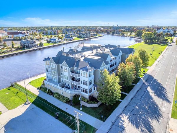 303 Pennsylvania AVENUE, Unit 203, Sheboygan, WI 53081