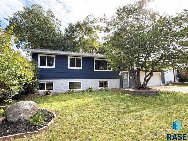 504 S Gardner Dr, Sioux Falls, SD 57103