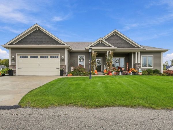 W208N16296 Renee Way, Jackson, WI 53037