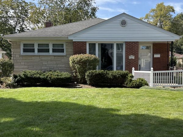 824 N Vail Avenue , Arlington Heights, IL 60004