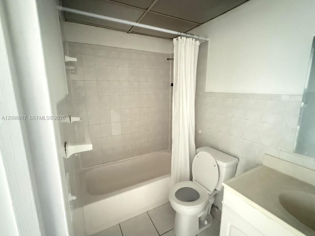 17560 Atlantic Blvd , Unit 405, Sunny Isles Beach, FL 33160 Photo