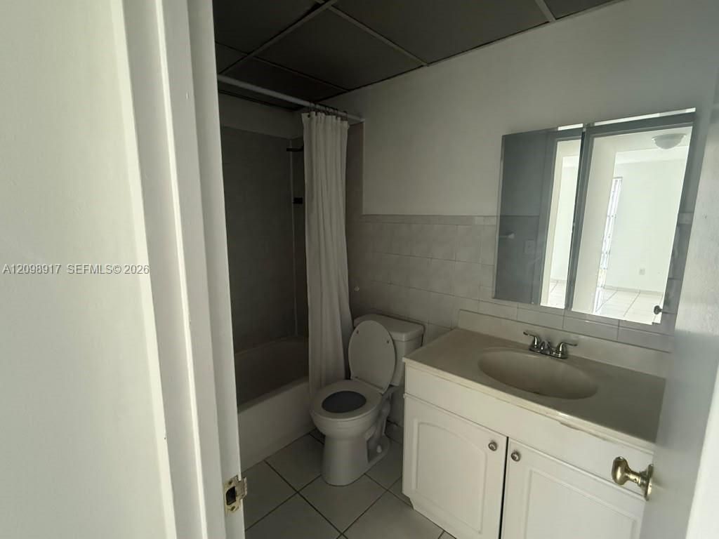 17560 Atlantic Blvd , Unit 405, Sunny Isles Beach, FL 33160 Photo
