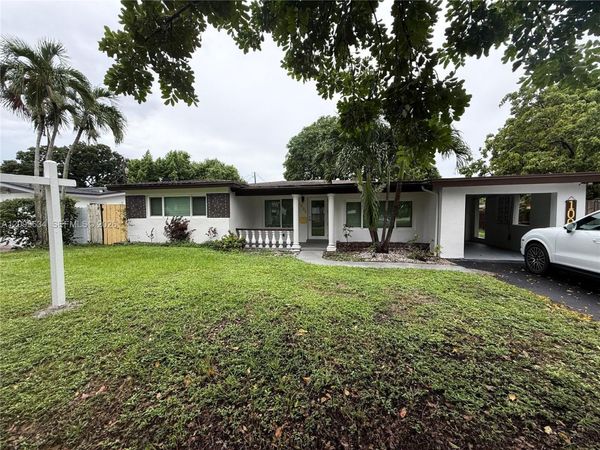 1002 S 28th Ave , Hollywood, FL 33020