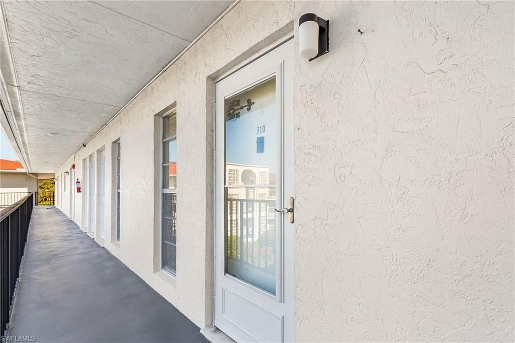 53 High Point Cir W, Unit 310, Naples, FL 34103 Photo