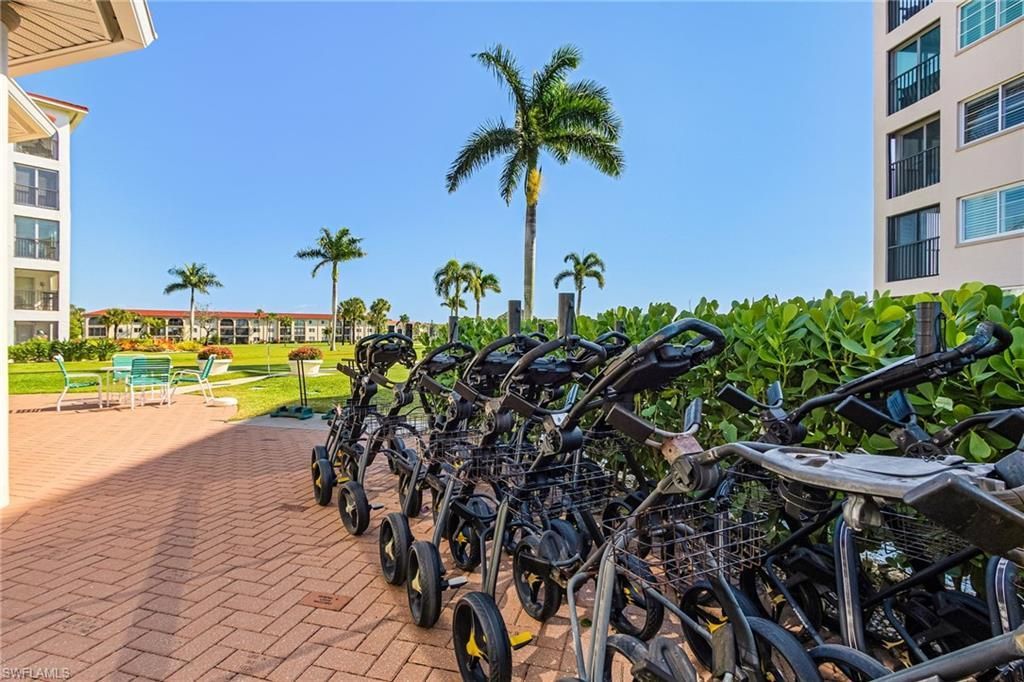 53 High Point Cir W, Unit 310, Naples, FL 34103 Photo