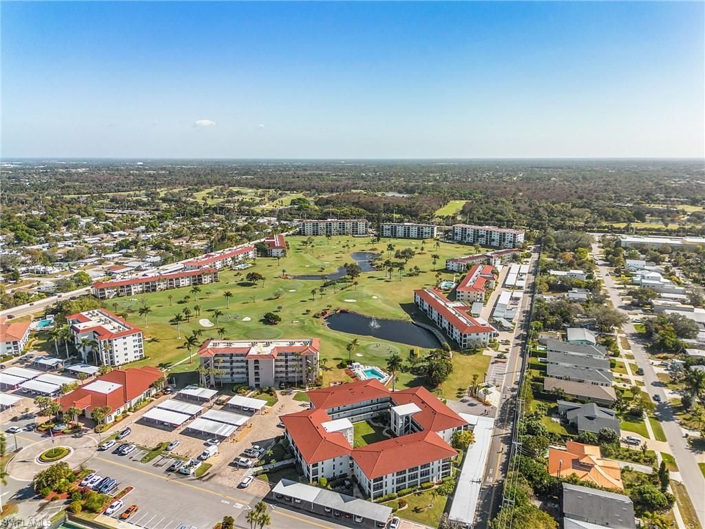 53 High Point Cir W, Unit 310, Naples, FL 34103 Photo