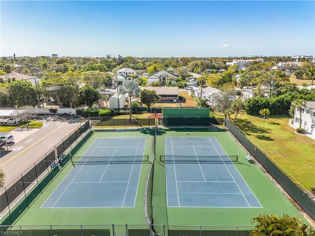 53 High Point Cir W, Unit 310, Naples, FL 34103 Photo