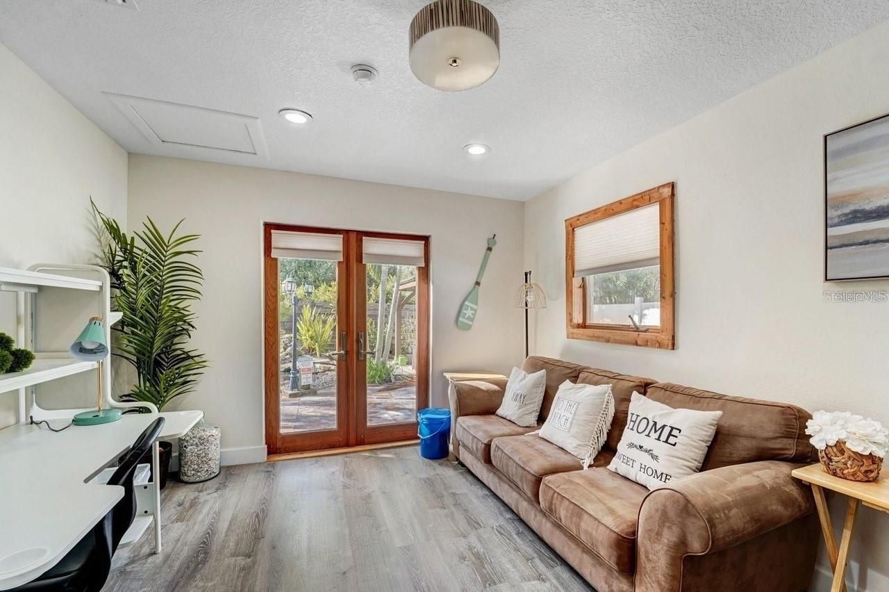 2598 Wood Street , Sarasota, FL 34237 Photo