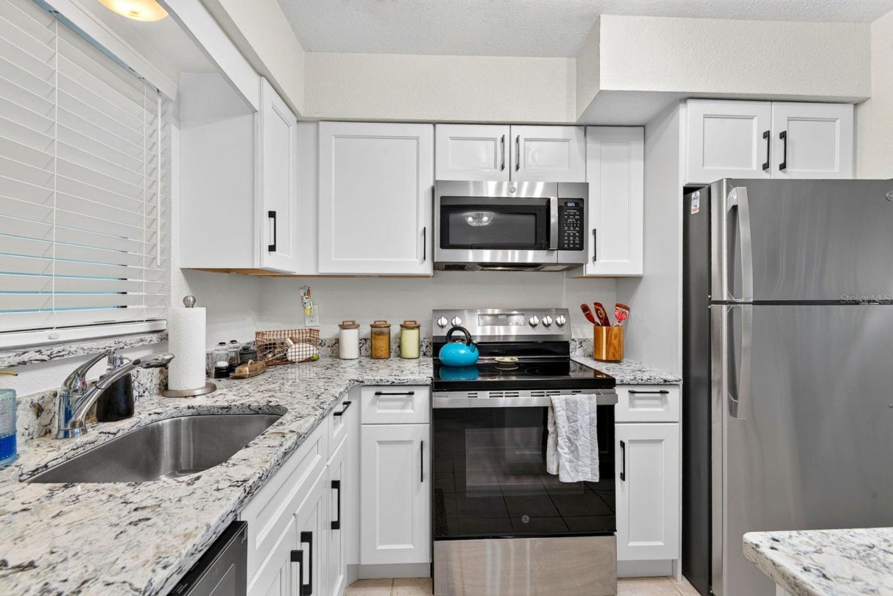 611 Gulf Drive N, Unit A14, Bradenton Beach, FL 34217 Photo
