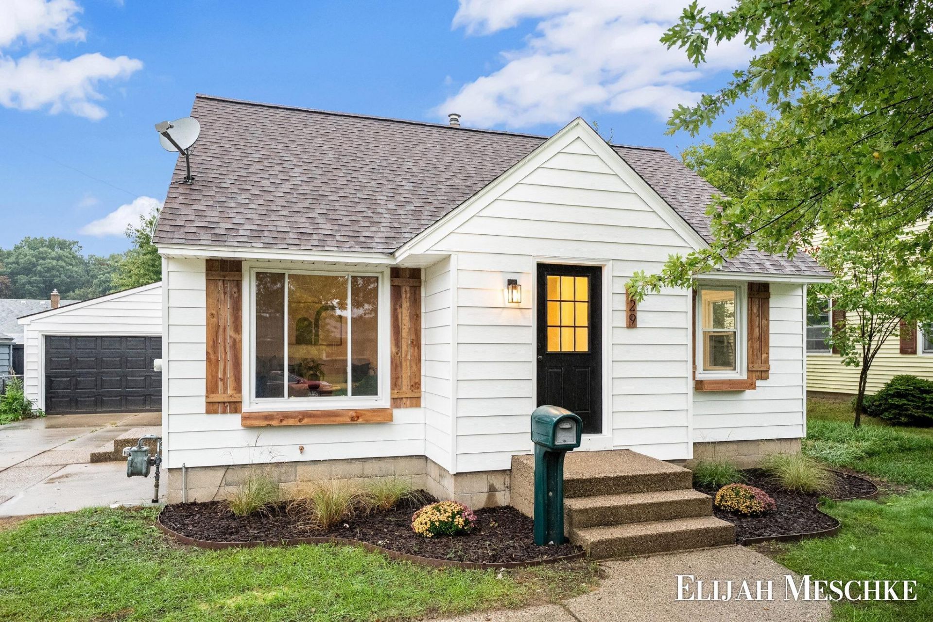 829 Ariebill Street Sw, Wyoming, MI 49509 Main Photo