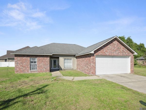2227 Benedetto Ln, Port Allen, LA 70767