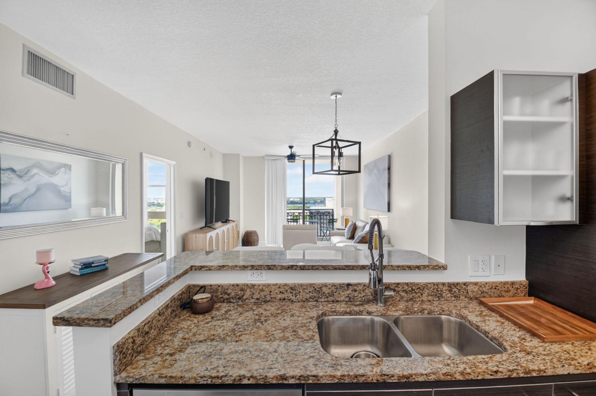 550 Okeechobee Boulevard, Unit 1618, West Palm Beach, FL 33401 Photo