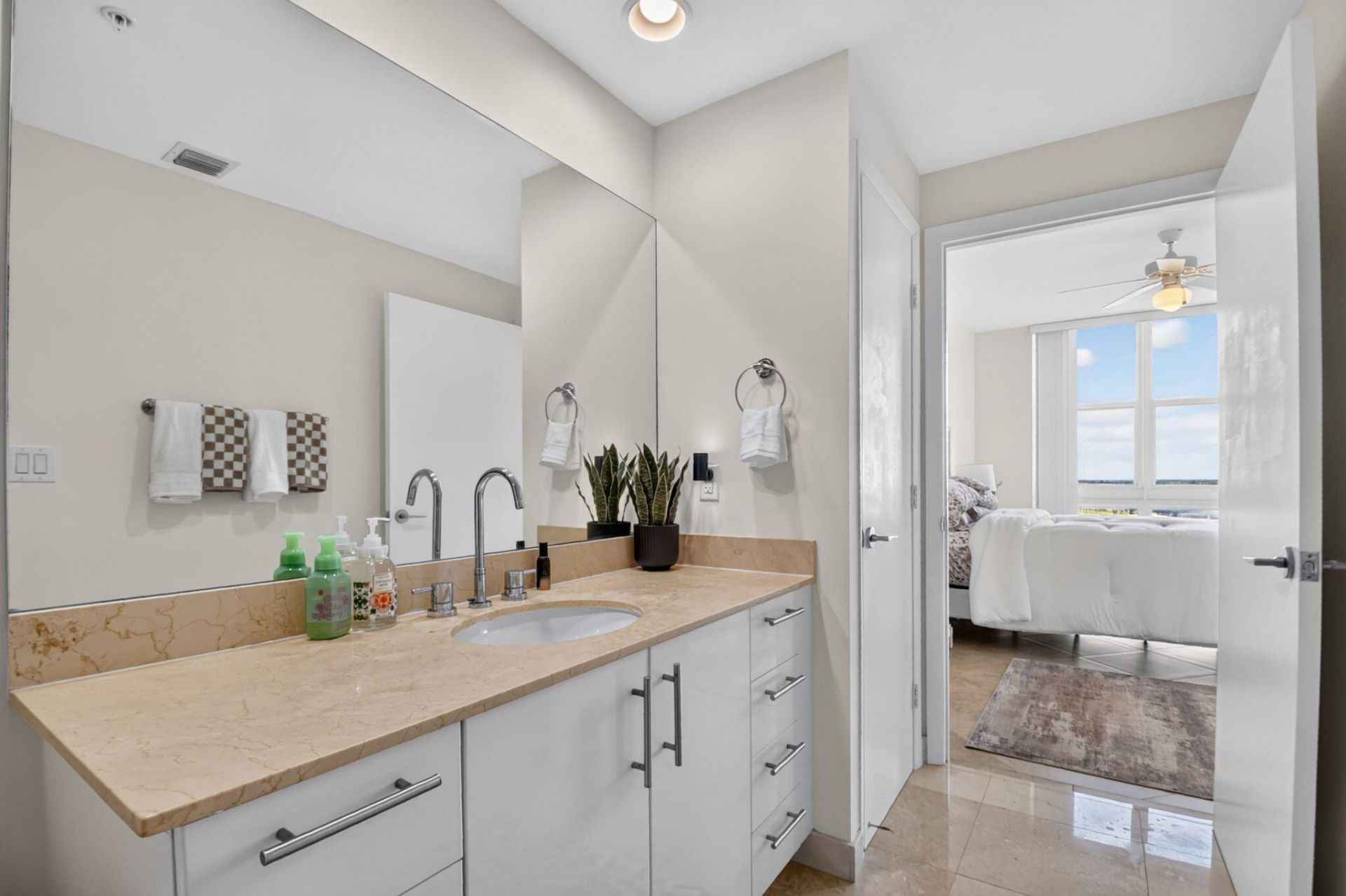 550 Okeechobee Boulevard, Unit 1618, West Palm Beach, FL 33401 Photo