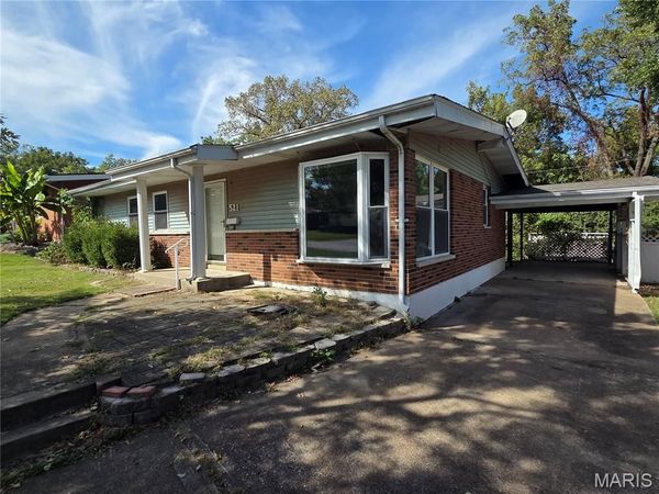 521 Barcia Dr, Rock Hill, MO 63119