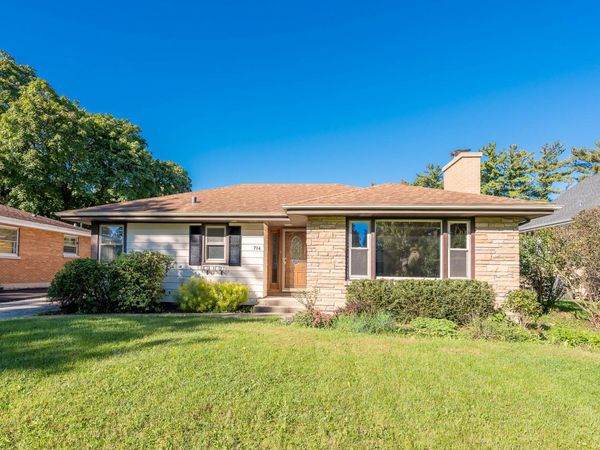 714 S Villa Avenue, Villa Park, IL 60181