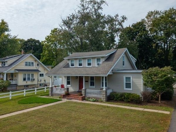 325 Dorn Ave, Middlesex, NJ 08846