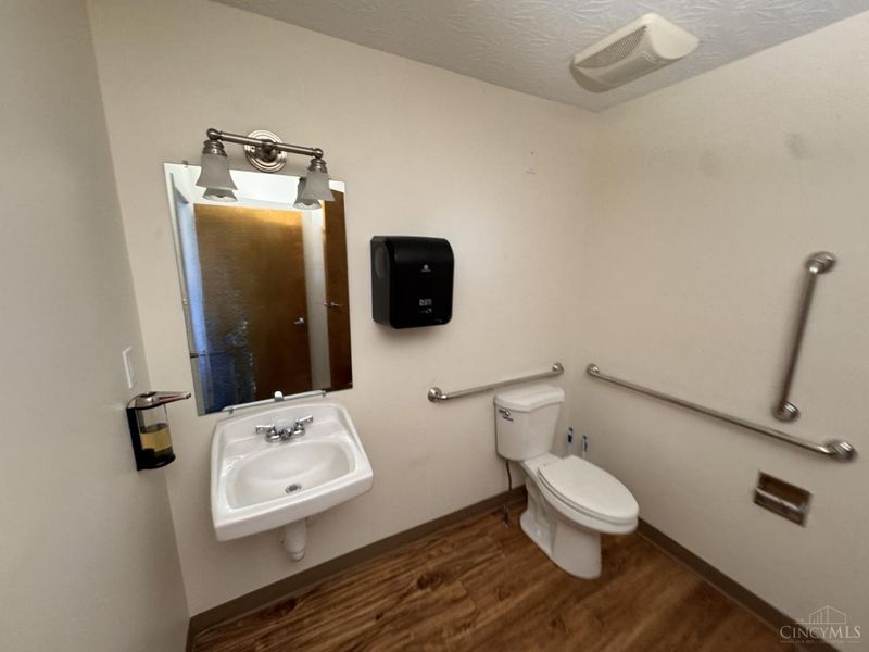 12057 Sheraton Lane, Unit 4, Springdale, OH 45246 Photo 13