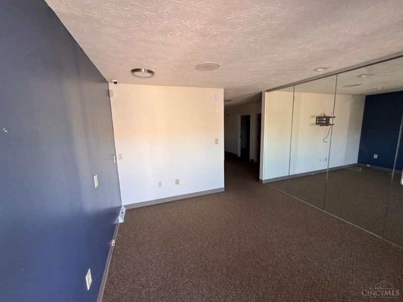 12057 Sheraton Lane, Unit 4, Springdale, OH 45246 Photo 2