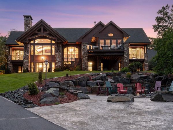 2534 Stagecoach Trail S, Afton, MN 55001