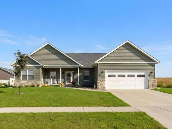 1907 S 5th Street , Eldridge, IA 52748