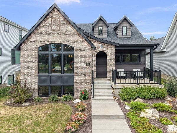 632 Holmes Street , Bettendorf, IA 52722