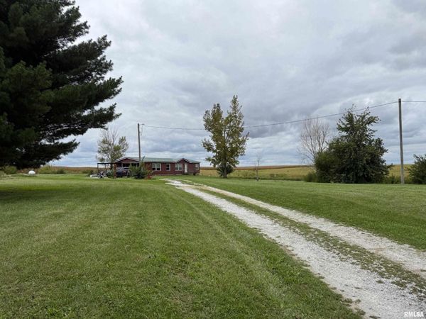 1435 Ina Road, Industry, IL 61440