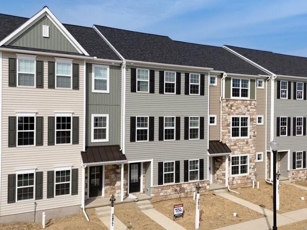 2443 SPRING WATER CIRCLE, LANCASTER, PA 17601