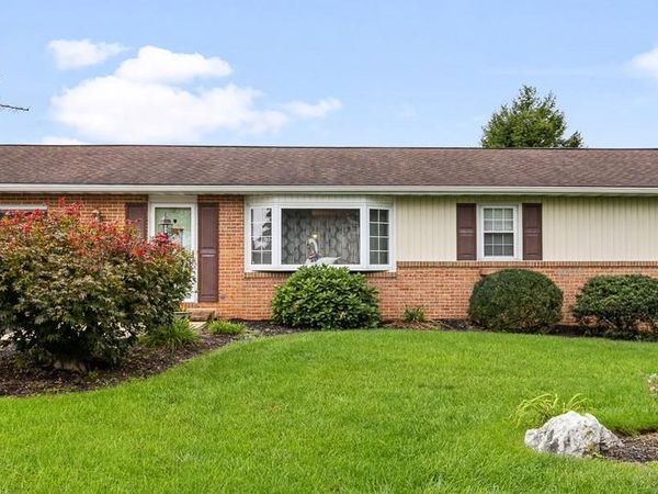 206 MELLINGER CIRCLE, EPHRATA, PA 17522