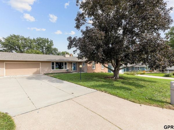 10320 Hilltop Road, Omaha, NE 68134