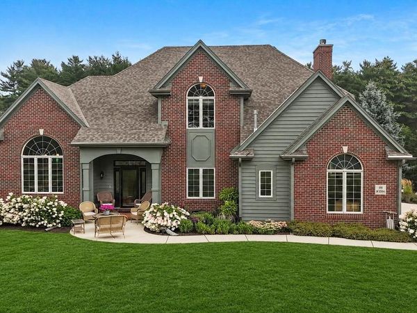 S91W31504 Grace TRAIL, Mukwonago, WI 53149