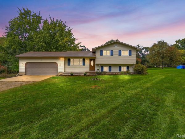 819 Alpine Trail, Fenton, Mi 48430