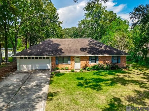 9338 Prince Charles St, Denham Springs, LA 70726