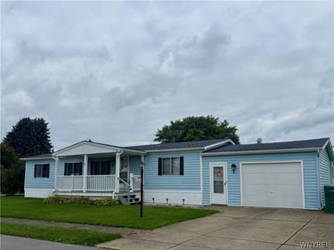 153 Golden Pond, Akron, NY 14001
