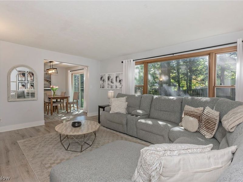 694 Simich Drive, Seven Hills, OH 44131 Photo 7